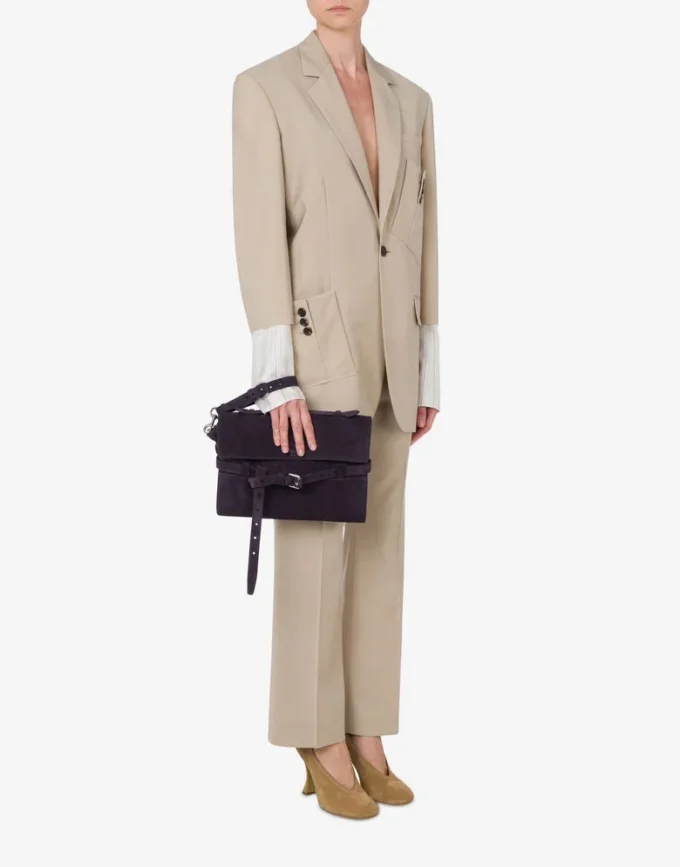 Moschino Tie Me Clutch: Ekskluzywny produkt dostępny online