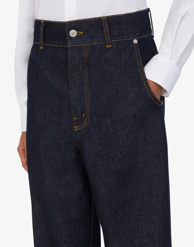 Niebieskie spodnie jeansowe Naszywka z wieńcem laurowym Niebieskie spodnie jeansowe Naszywka z wieńcem laurowym