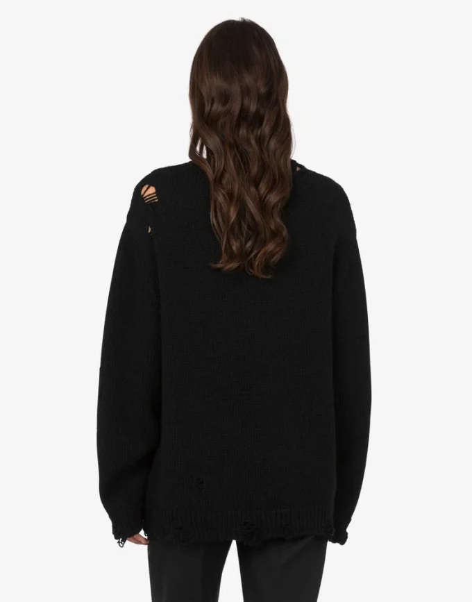 Oversize’owy sweter z rzeźbionej wełny